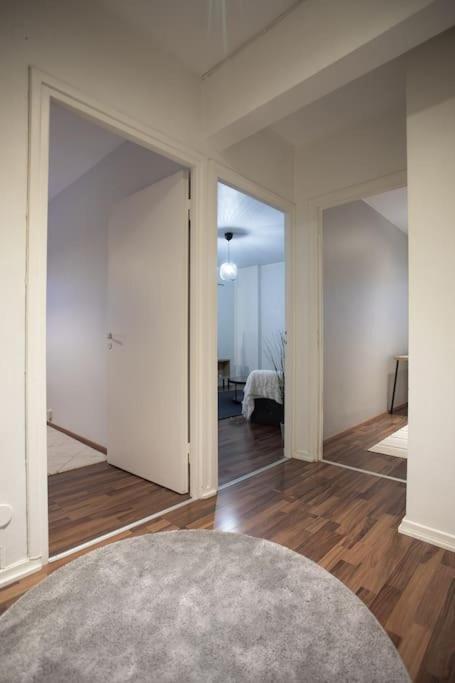 Tilava Huoneisto Helsingissa Apartamento Helsínquia Exterior foto