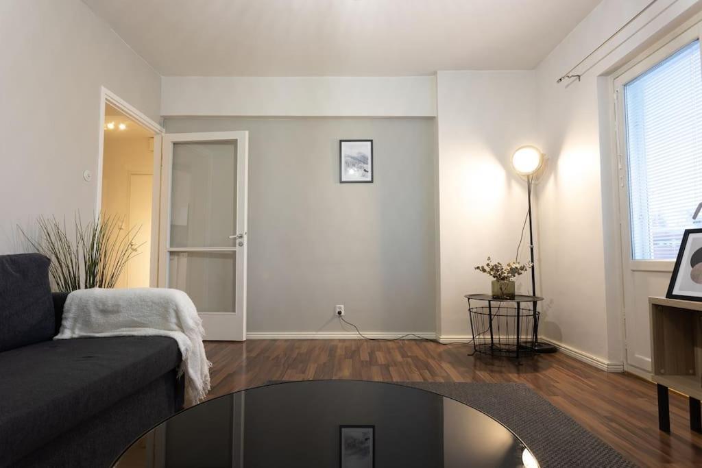 Tilava Huoneisto Helsingissa Apartamento Helsínquia Exterior foto